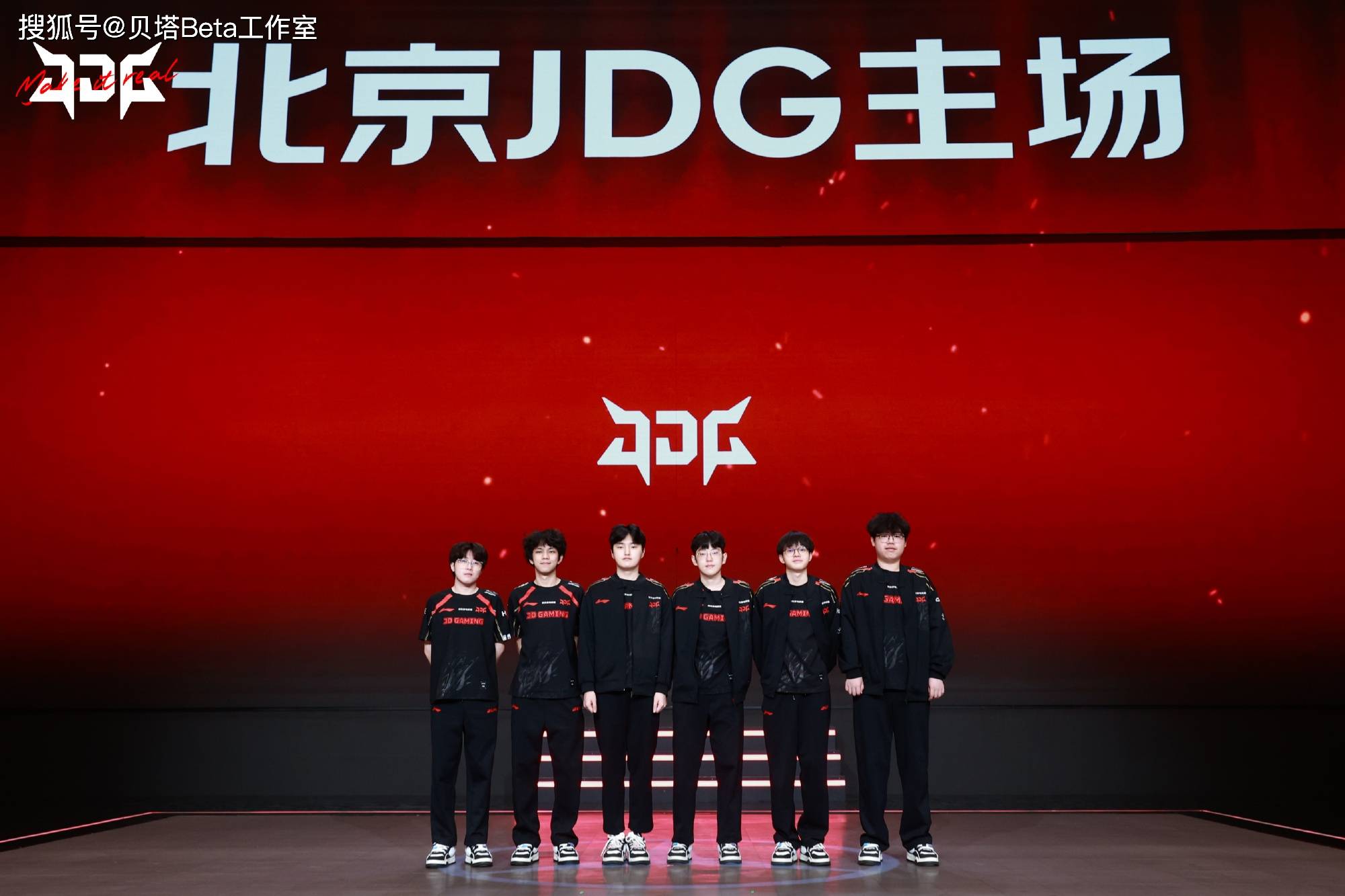 T1绝杀WBG,Scout打出惊人五杀激烈交锋四强赛,引爆全场热议 T1绝杀WBG,Scout打出惊人五杀激烈交锋四强赛,引爆全场热议