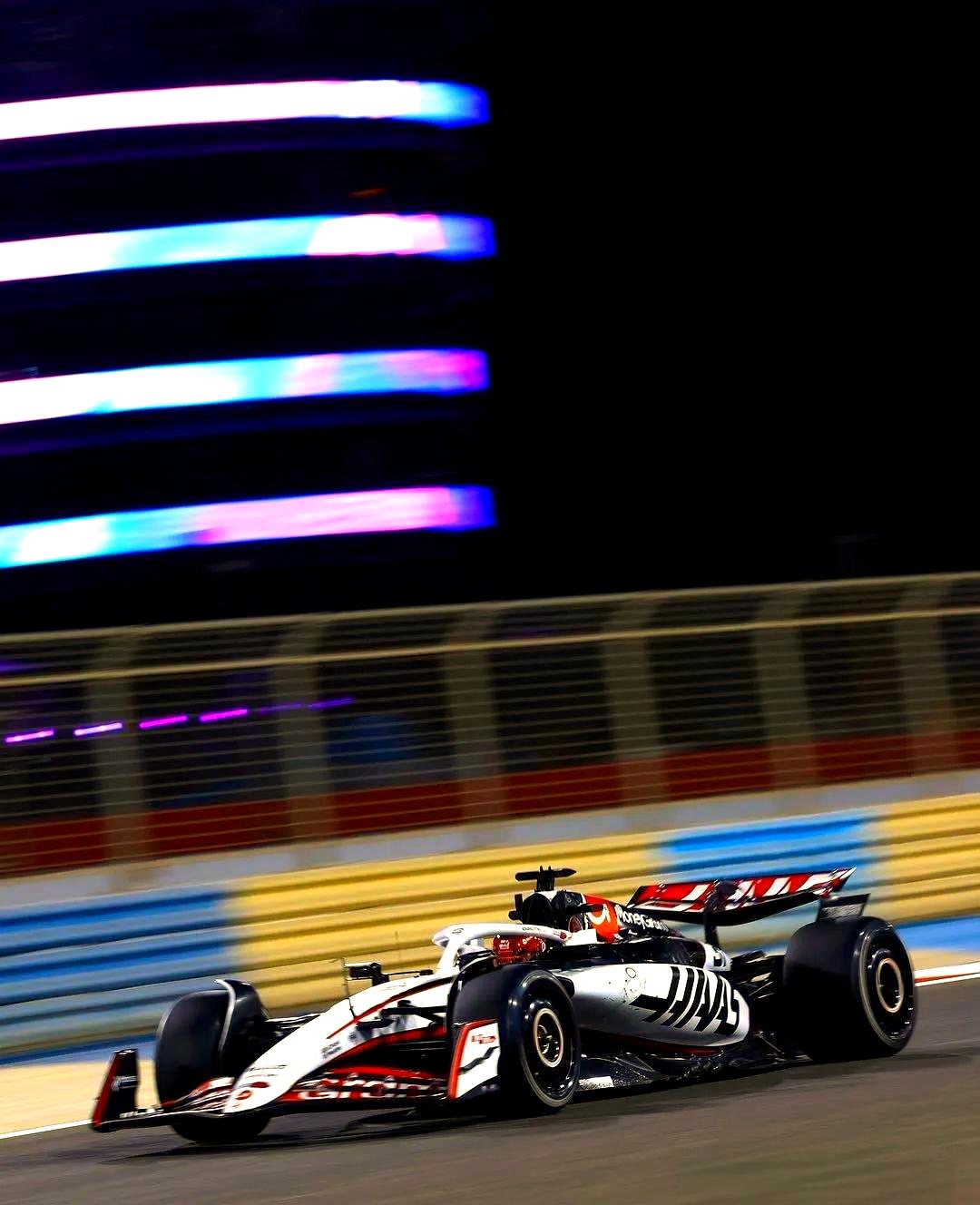 红牛车队翻盘哈斯车队，皮亚斯特里高光表现