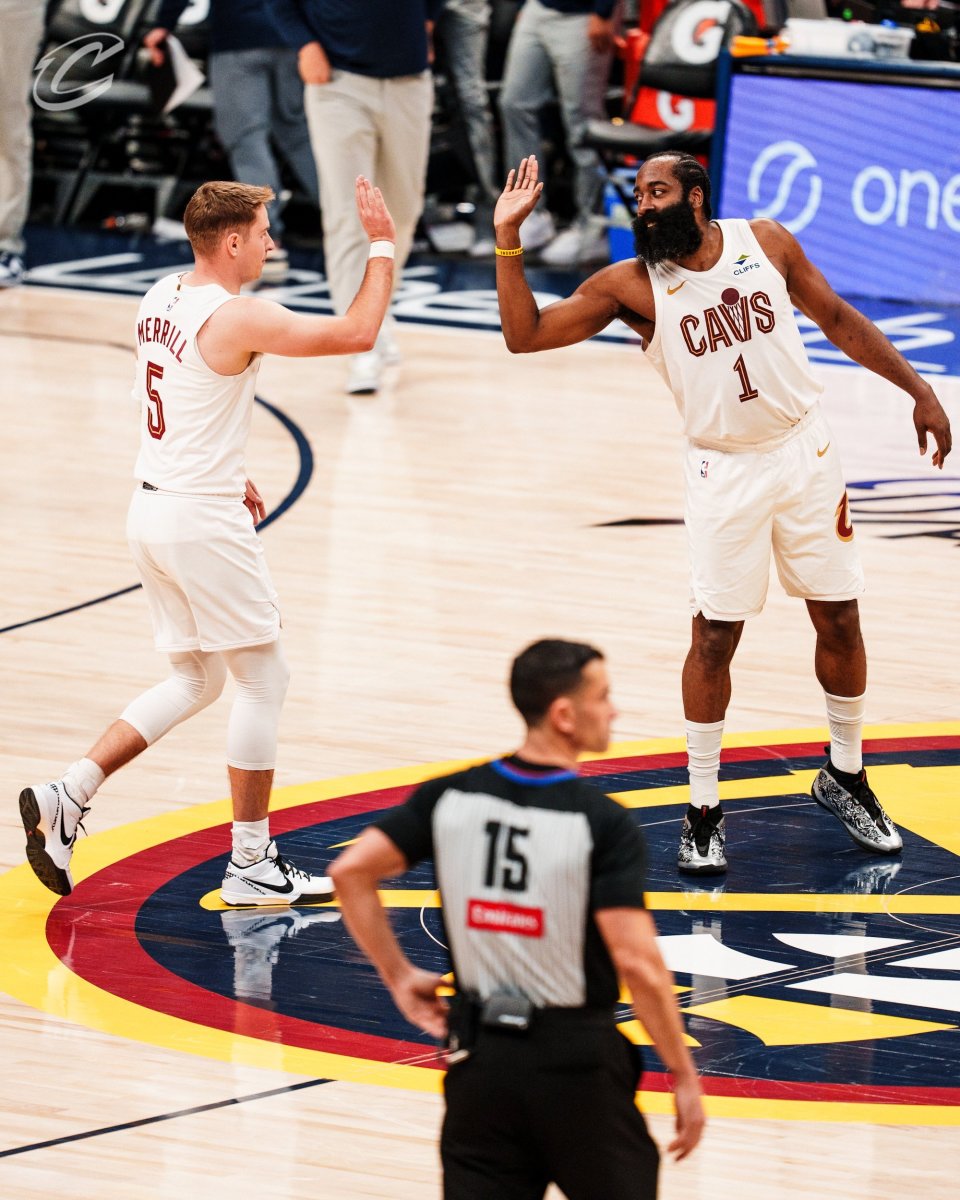 掘金翻盘骑士,米切尔关键制胜 掘金翻盘骑士,米切尔关键制胜