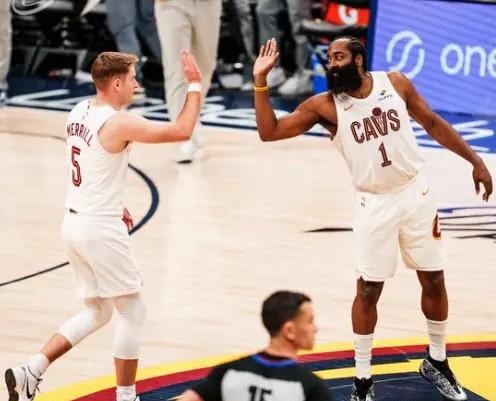 掘金翻盘骑士,米切尔关键制胜 掘金翻盘骑士,米切尔关键制胜